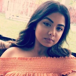 Meet your Posher, Isaura